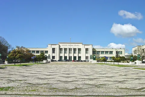 Edifício e praça do Instituto Superior Técnico, na Universidade de Lisboa
