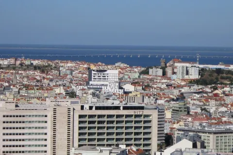 Modern Lisbon city skyline with office buildings — D3 visa Portugal for highly qualified workers