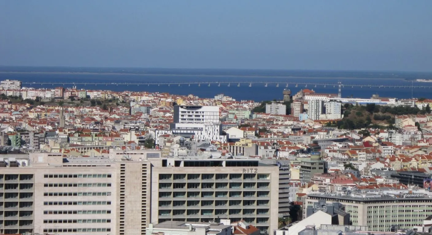 Modern Lisbon city skyline with office buildings — D3 visa Portugal for highly qualified workers
