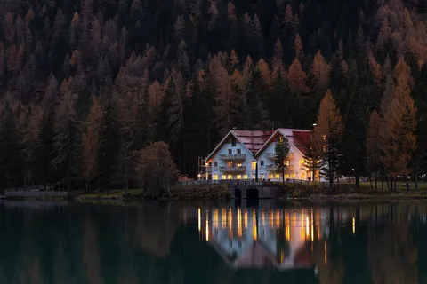 Moody lakeside evening with autumn trees — Portugal in winter travel guide