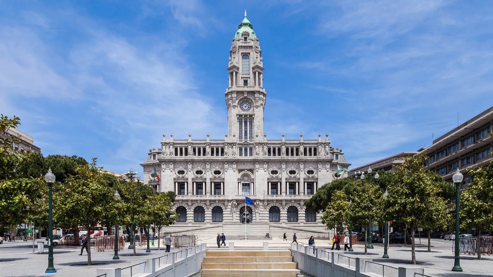 Porto City Hall (Câmara Municipal), the town hall where EU citizens register their CRUE