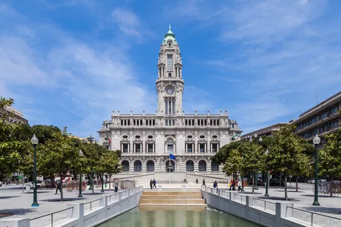 Porto City Hall (Câmara Municipal), the town hall where EU citizens register their CRUE