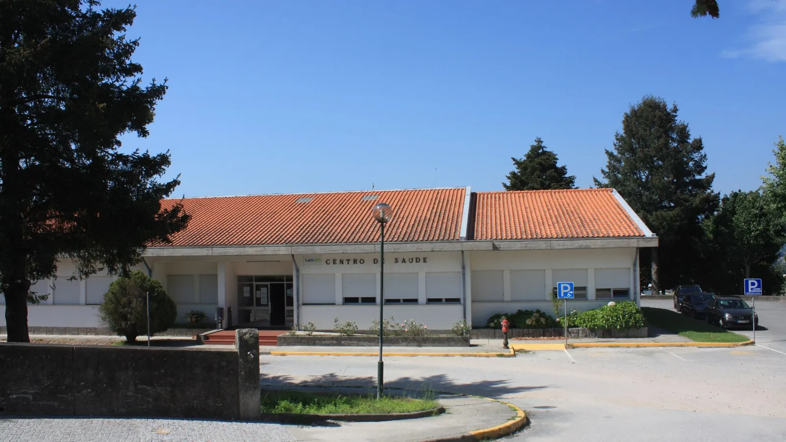 Centro de Saúde health centre building in northern Portugal, where S1 holders register for SNS care