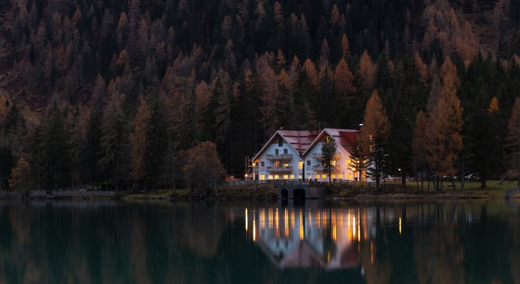 Moody lakeside evening with autumn trees — Portugal in winter travel guide