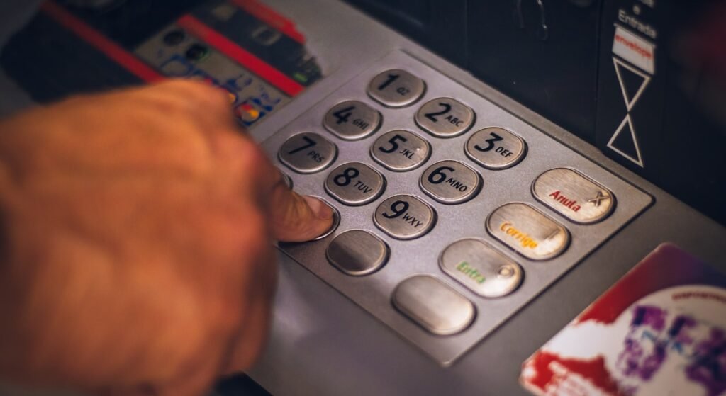 Portuguese ATM keypad with Anula and Corrige buttons — best bank for expats in Portugal 2026